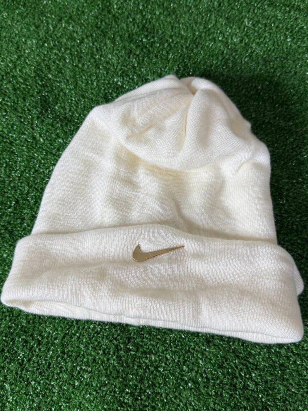 Nike Sportswear Metal Swoosh Cuffed Beanie Hat Sail Metallic Gold OS CW6324-133